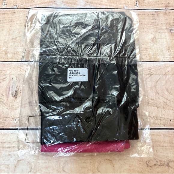 ⚡️2 for $15 Fuschia & Black Ombré Leggings S/M - Picture 5 of 5
